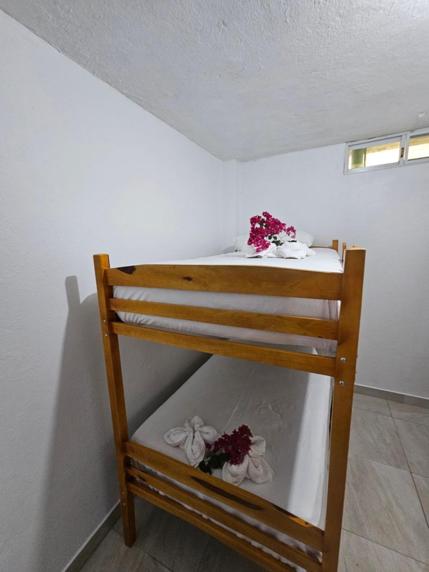 Lovely Inn San Cristóbal Екстериор снимка